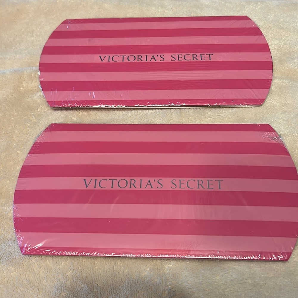 Victoria's Secret Pink Striped Gift Set with Black Sleep Mask - Picture 4 of 5